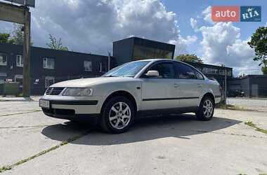 Седан Volkswagen Passat 2000 в 