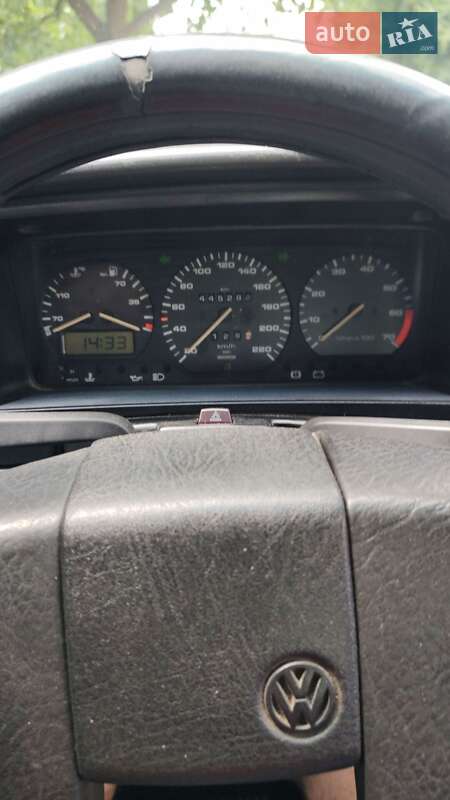 Седан Volkswagen Passat 1990 в Дубно