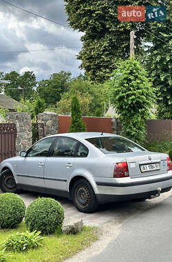 Седан Volkswagen Passat 1999 в Буче
