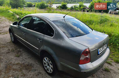 Седан Volkswagen Passat 2004 в 