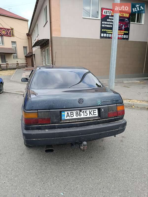 Седан Volkswagen Passat 1993 в Немирове