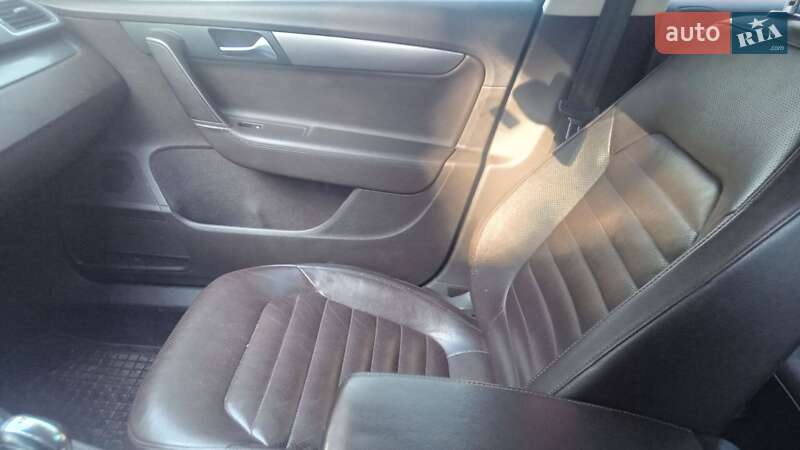 Універсал Volkswagen Passat 2012 в Борисполі