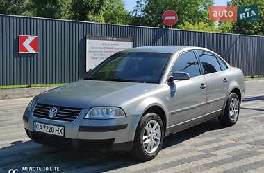 Седан Volkswagen Passat 2002 в Киеве