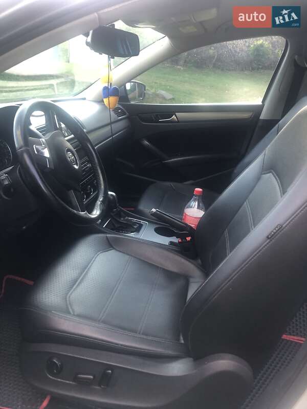 Седан Volkswagen Passat 2014 в Ивано-Франковске