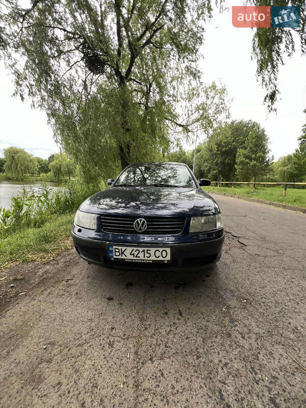 Седан Volkswagen Passat 2000 в Рівному