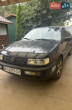 Седан Volkswagen Passat 1995 в Умани