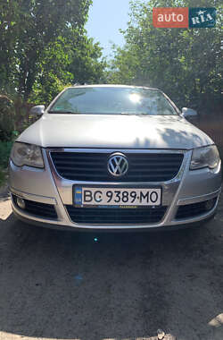 Універсал Volkswagen Passat 2007 в Жовкві