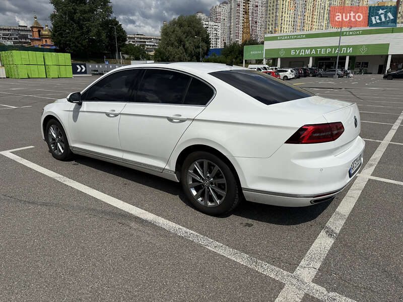 Седан Volkswagen Passat 2017 в Киеве