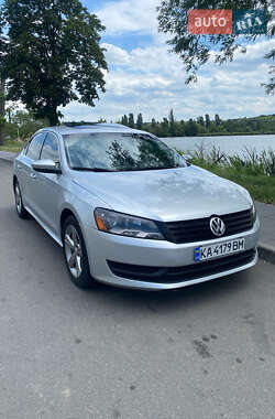 Седан Volkswagen Passat 2012 в Киеве
