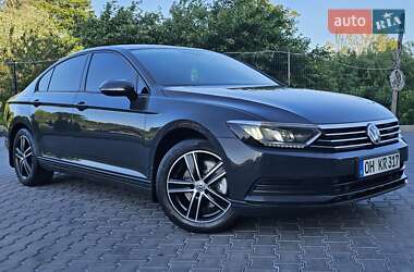 Седан Volkswagen Passat 2016 в Хмельницькому
