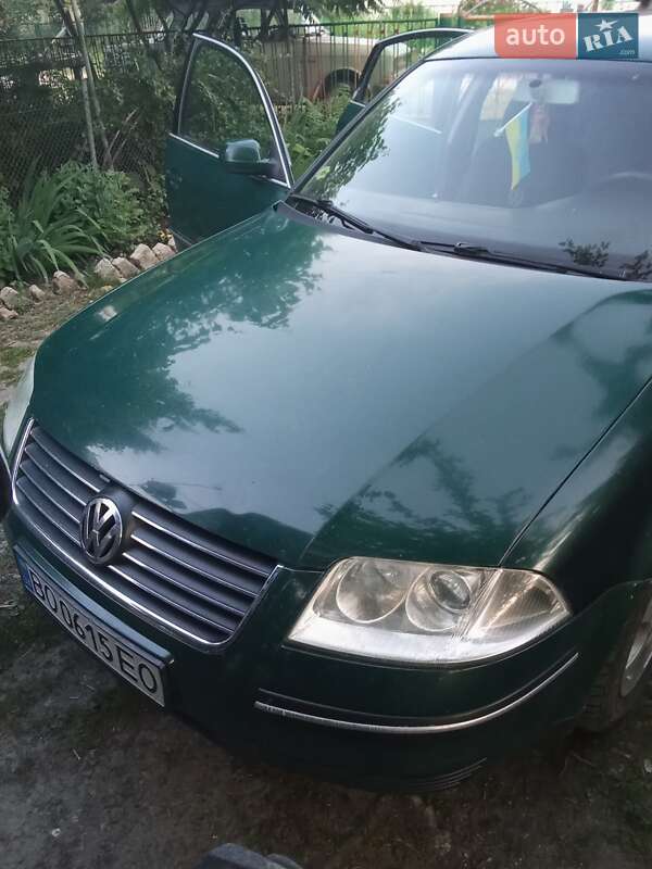 Седан Volkswagen Passat 2001 в Волочиске