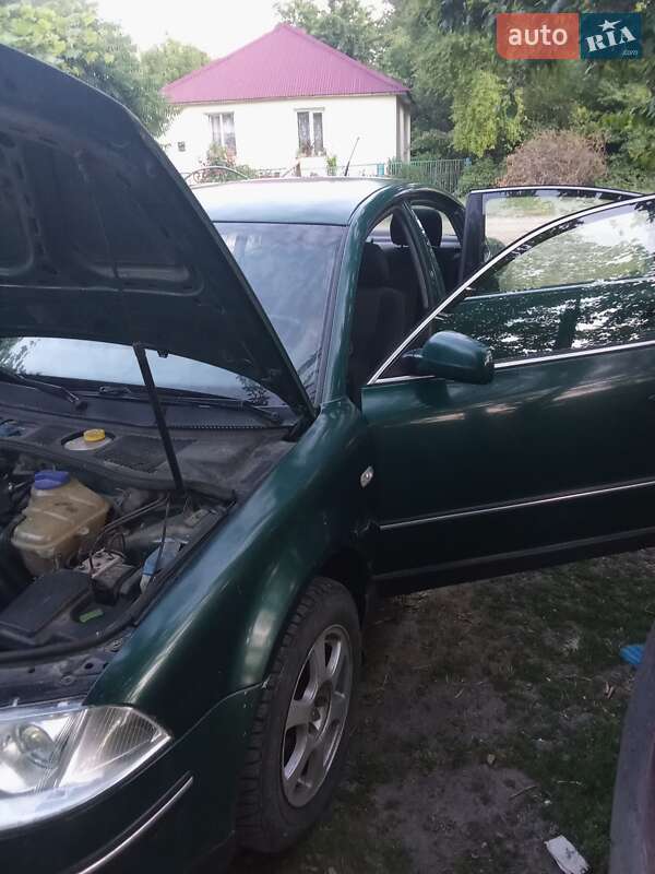 Седан Volkswagen Passat 2001 в Волочиске