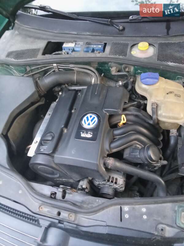 Седан Volkswagen Passat 2001 в Волочиске