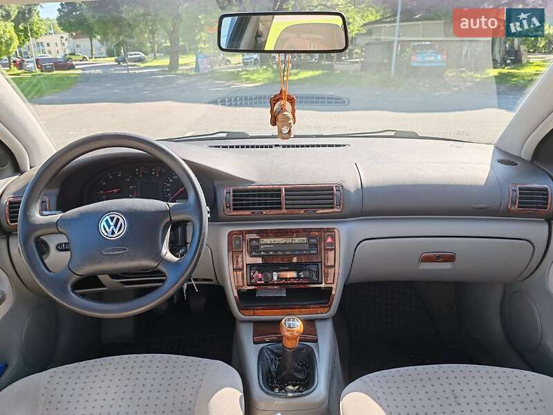 Седан Volkswagen Passat 1998 в Глобиному