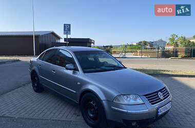 Седан Volkswagen Passat 2002 в Виноградові