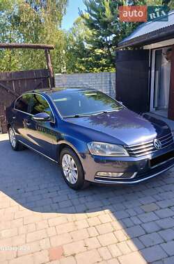 Седан Volkswagen Passat 2012 в Львове