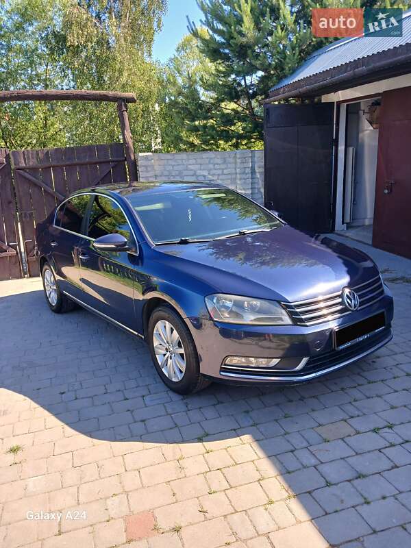 Седан Volkswagen Passat 2012 в Львове