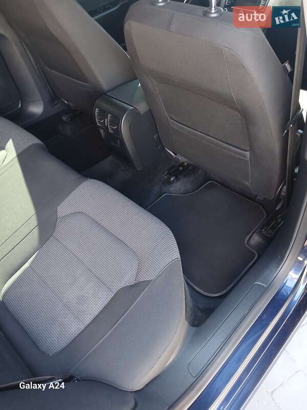 Седан Volkswagen Passat 2012 в Львове
