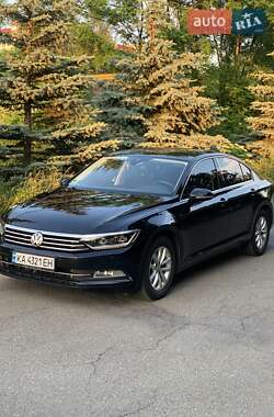 Седан Volkswagen Passat 2018 в Києві