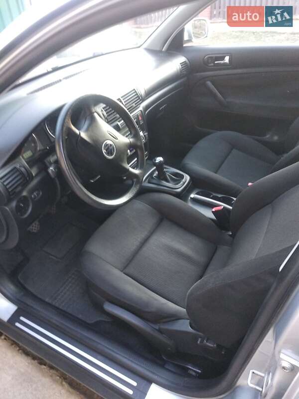 Универсал Volkswagen Passat 2001 в Бориславе