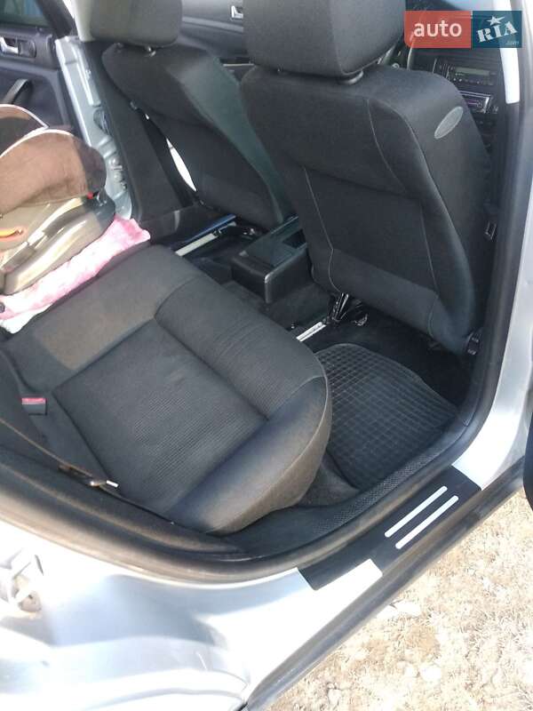 Универсал Volkswagen Passat 2001 в Бориславе