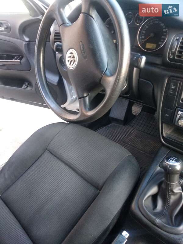 Универсал Volkswagen Passat 2001 в Бориславе