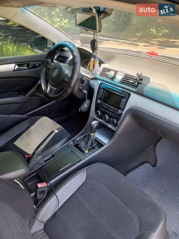 Седан Volkswagen Passat 2011 в Сумах