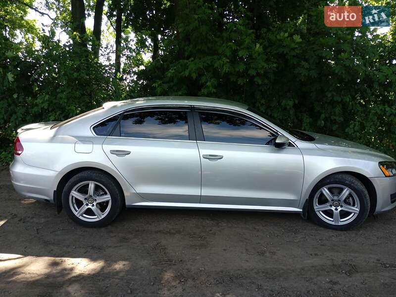 Седан Volkswagen Passat 2011 в Сумах
