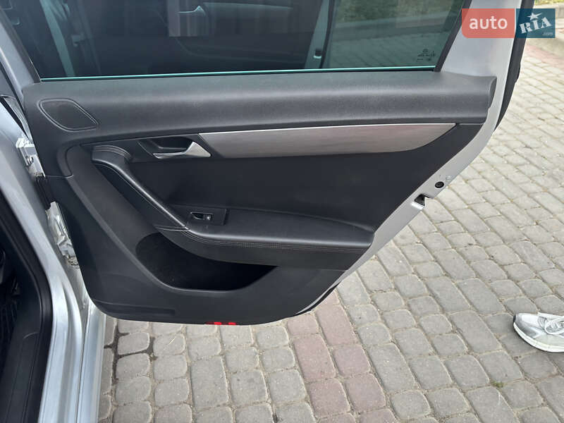Універсал Volkswagen Passat 2013 в Івано-Франківську