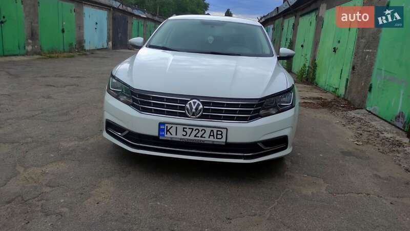 Седан Volkswagen Passat 2018 в Киеве