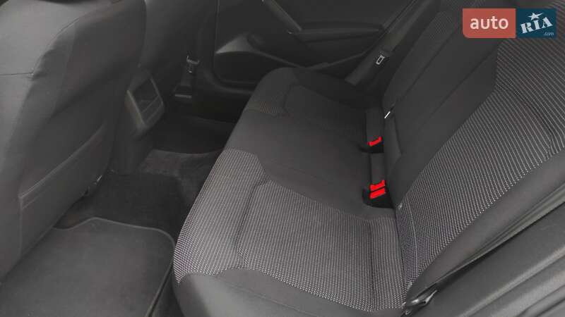 Седан Volkswagen Passat 2018 в Киеве