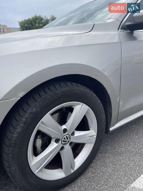 Седан Volkswagen Passat 2013 в Києві