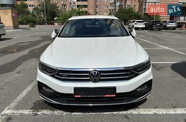 Універсал Volkswagen Passat 2021 в Києві