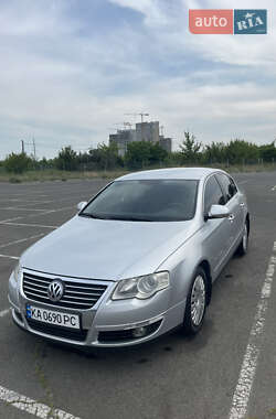 Седан Volkswagen Passat 2008 в Киеве