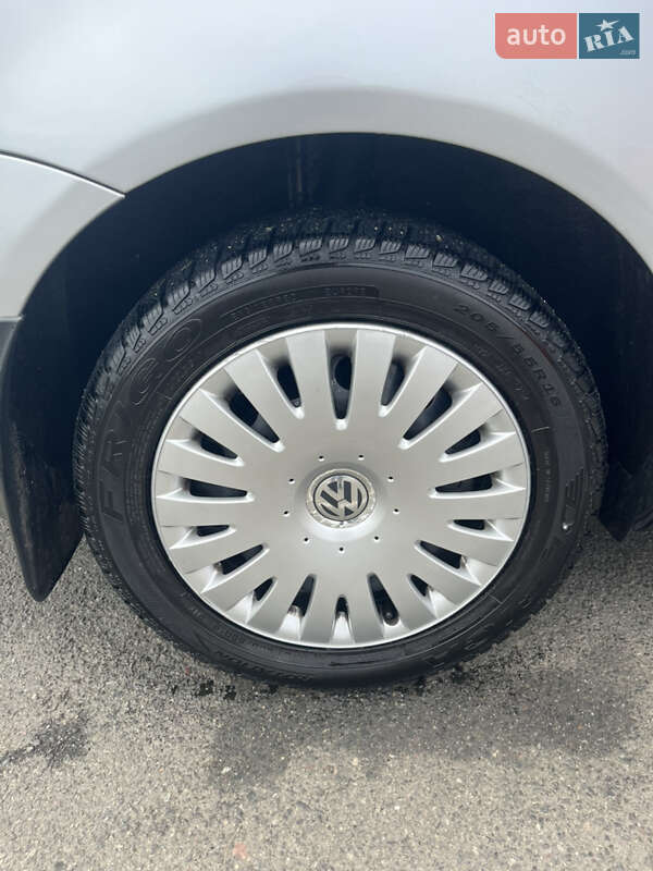 Седан Volkswagen Passat 2008 в Києві