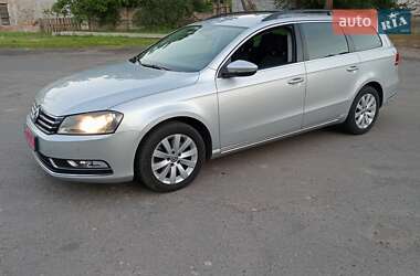 Універсал Volkswagen Passat 2012 в Нововолинську
