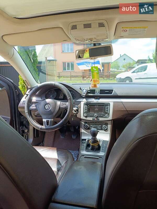 Универсал Volkswagen Passat 2010 в Старой Выжевке