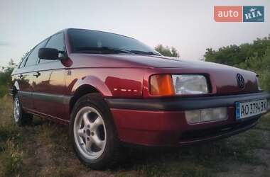 Седан Volkswagen Passat 1989 в Виноградові