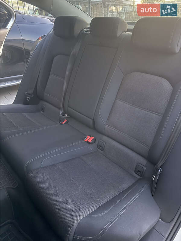 Седан Volkswagen Passat 2016 в Житомире