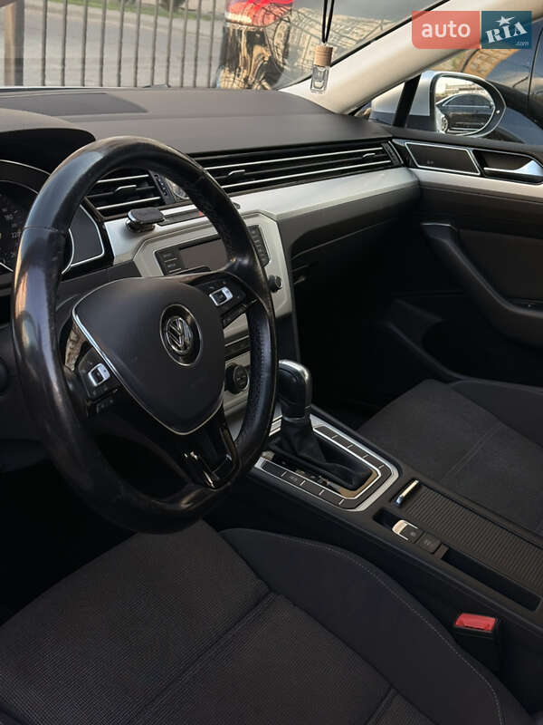 Седан Volkswagen Passat 2016 в Житомире