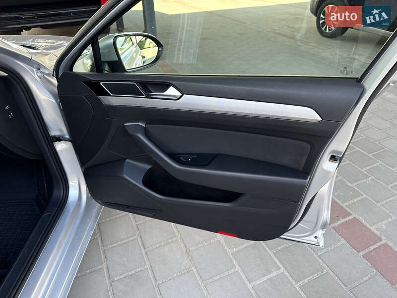 Седан Volkswagen Passat 2016 в Житомире