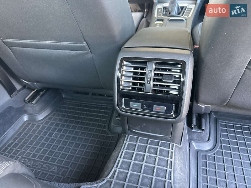 Седан Volkswagen Passat 2016 в Житомире