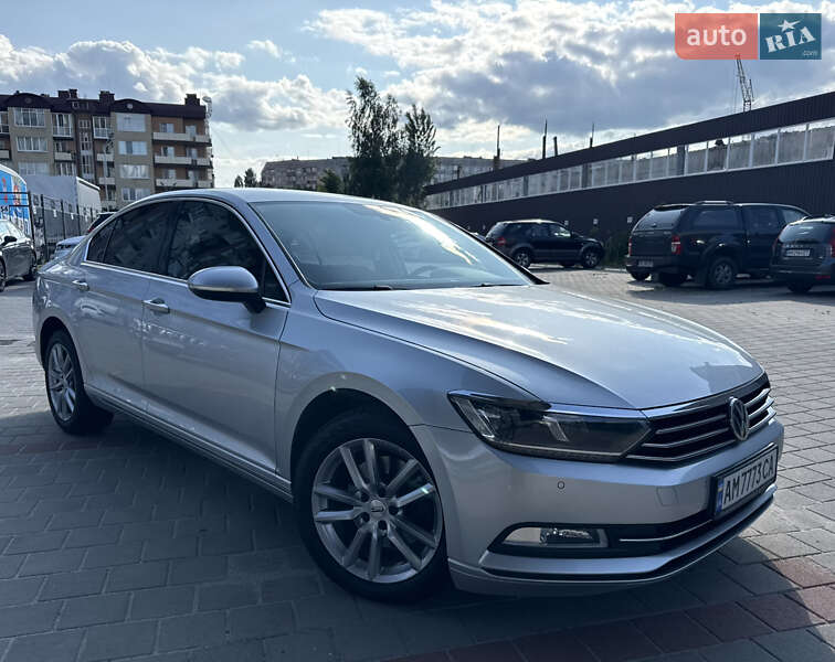 Седан Volkswagen Passat 2016 в Житомире