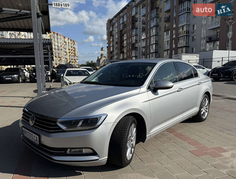Седан Volkswagen Passat 2016 в Житомире