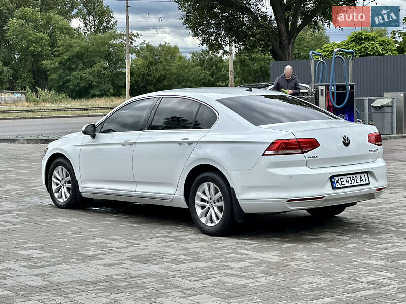 Седан Volkswagen Passat 2015 в Дніпрі