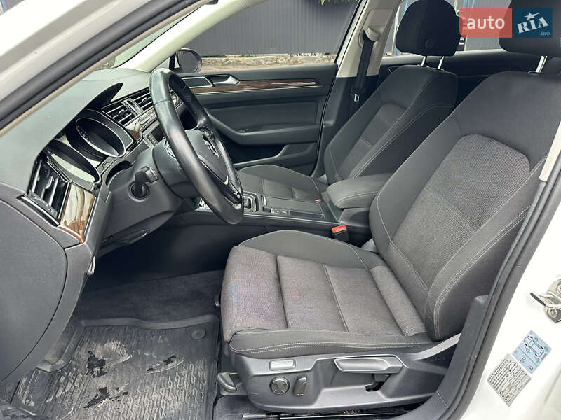 Седан Volkswagen Passat 2015 в Дніпрі