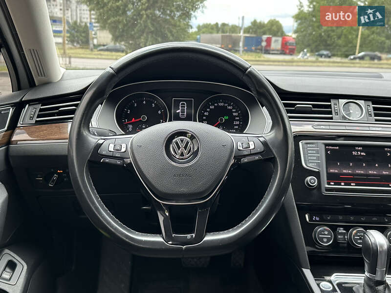 Седан Volkswagen Passat 2015 в Дніпрі