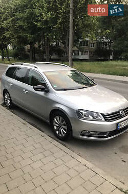 Універсал Volkswagen Passat 2014 в Івано-Франківську