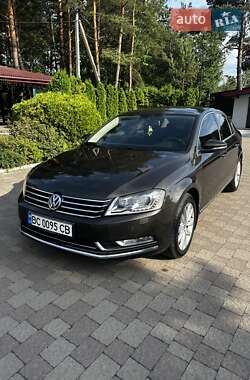 Седан Volkswagen Passat 2012 в Львове