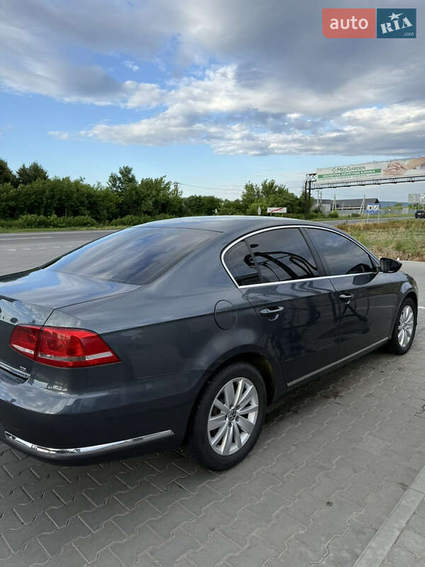 Седан Volkswagen Passat 2014 в Черновцах
